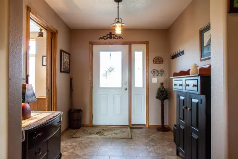 7521 Beacon Loop, Bismarck, ND 58504 photo 2