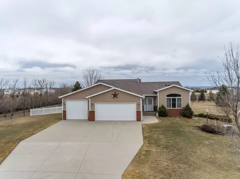 7521 Beacon Loop, Bismarck, ND 58504 photo 1