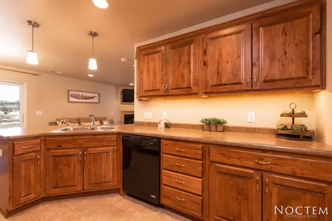 723 Compass Loop, Bismarck, ND 58504 photo 8
