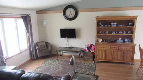 300 Sunflower Dr, Bismarck, ND 58503 photo 2