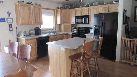 300 Sunflower Dr, Bismarck, ND 58503 photo 4