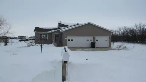 300 Sunflower Dr, Bismarck, ND 58503 photo 1
