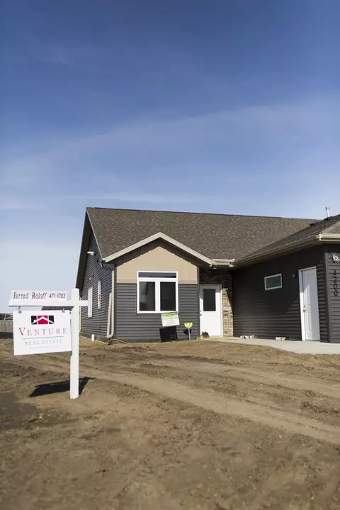4216 Cumberland Lp, Bismarck, ND 58503 photo 1