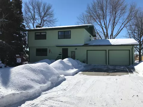 520 Gary Ave, Bismarck, ND 58501 photo 1