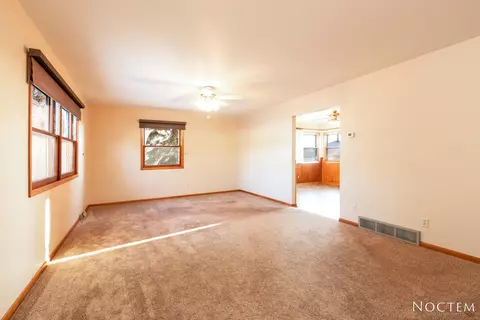 520 Gary Ave, Bismarck, ND 58501 photo 2
