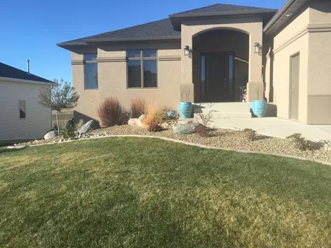 1444 Eagle Crest Loop, Bismarck, ND 58503 photo 2