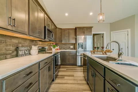 5329 Basalt Dr, Bismarck, ND 58503 photo 9