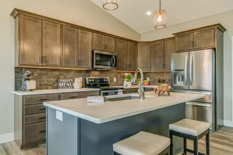 5329 Basalt Dr, Bismarck, ND 58503 photo 8