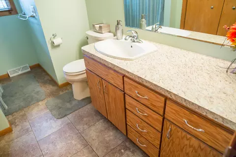 703 Terry Pl NW, Mandan, ND 58554 photo 15