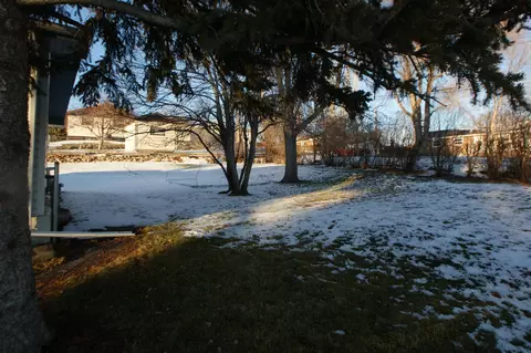 703 Terry Pl NW, Mandan, ND 58554 photo 2