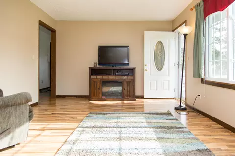 1612 E Omaha Dr, Bismarck, ND 58504 photo 5