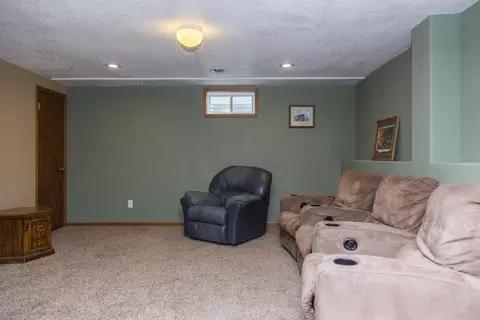 1612 E Omaha Dr, Bismarck, ND 58504 photo 19