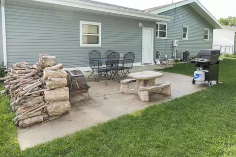 1612 E Omaha Dr, Bismarck, ND 58504 photo 30