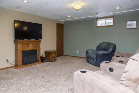 1612 E Omaha Dr, Bismarck, ND 58504 photo 18