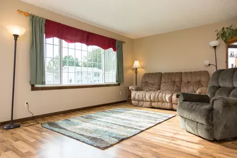 1612 E Omaha Dr, Bismarck, ND 58504 photo 4