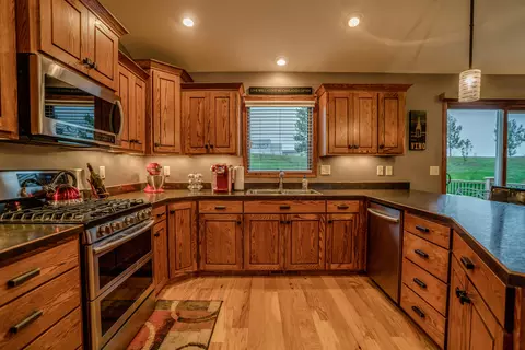 5212 Boulder Ridge Rd, Bismarck, ND 58503 photo 4