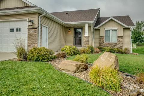5212 Boulder Ridge Rd, Bismarck, ND 58503 photo 2