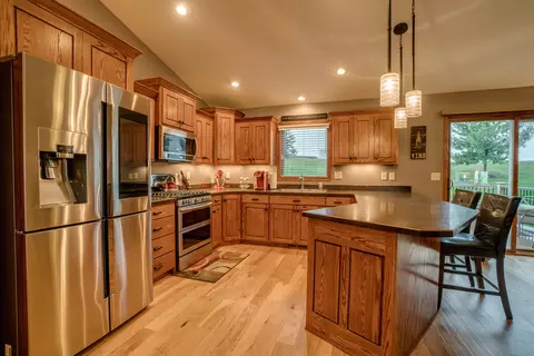 5212 Boulder Ridge Rd, Bismarck, ND 58503 photo 3