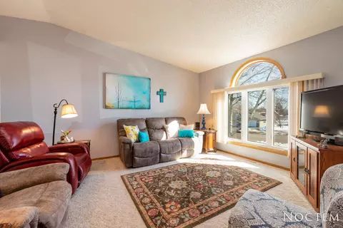 204 Calgary Ave E, Bismarck, ND 58503 photo 3