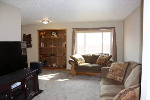 2001 Capitol Ave, Bismarck, ND 58501 photo 2