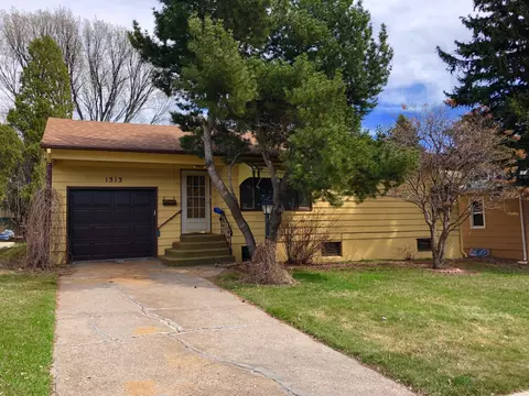 1313 Apache St, Bismarck, ND 58501 photo 1