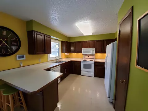918 E Central Ave, Bismarck, ND 58501 photo 4