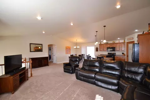 2451 Pointe Loop, Bismarck, ND 58503 photo 4