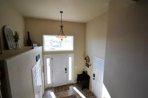 2451 Pointe Loop, Bismarck, ND 58503 photo 2