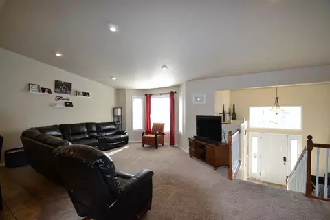 2451 Pointe Loop, Bismarck, ND 58503 photo 3