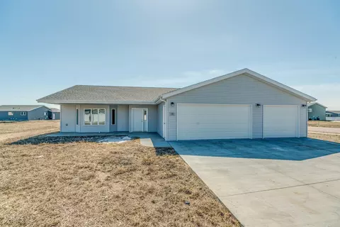 501 Boston Cir, Bismarck, ND 58504 photo 2