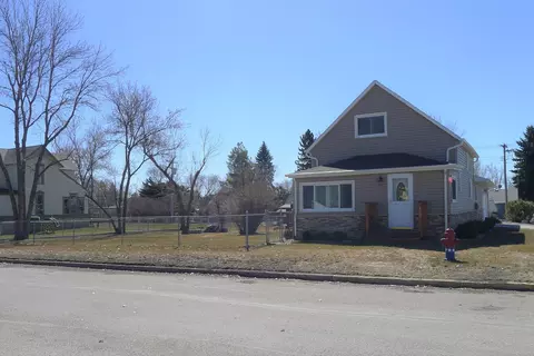 423 Mclean Ave, Wilton, ND 58579 photo 1