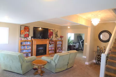 423 Mclean Ave, Wilton, ND 58579 photo 6