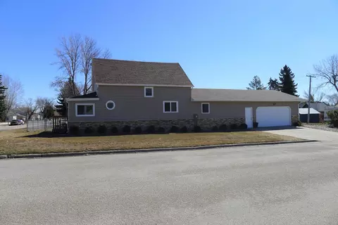 423 Mclean Ave, Wilton, ND 58579 photo 2