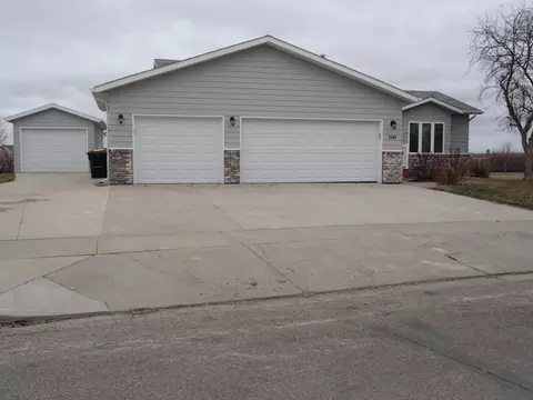 3201 Devon Dr, Bismarck, ND 58504 photo 1
