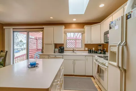 1527 E Omaha Dr, Bismarck, ND 58504 photo 9