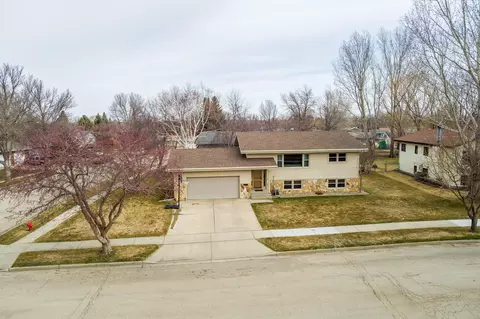 1527 E Omaha Dr, Bismarck, ND 58504 photo 33