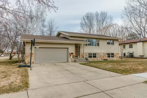 1527 E Omaha Dr, Bismarck, ND 58504 photo 30