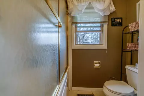 1527 E Omaha Dr, Bismarck, ND 58504 photo 12