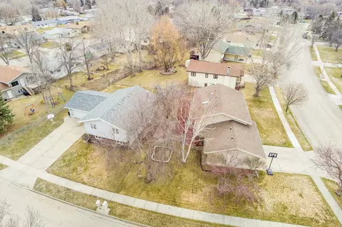 1527 E Omaha Dr, Bismarck, ND 58504 photo 37