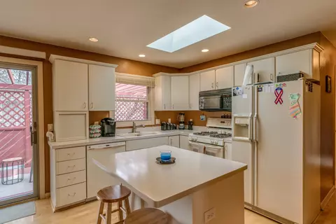 1527 E Omaha Dr, Bismarck, ND 58504 photo 8
