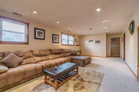 1527 E Omaha Dr, Bismarck, ND 58504 photo 28