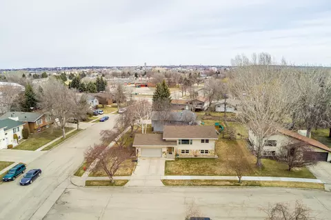 1527 E Omaha Dr, Bismarck, ND 58504 photo 35