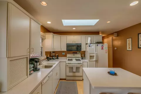 1527 E Omaha Dr, Bismarck, ND 58504 photo 7