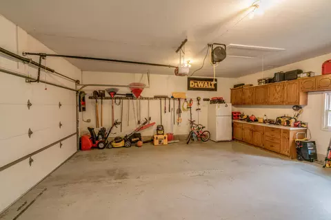 1527 E Omaha Dr, Bismarck, ND 58504 photo 17