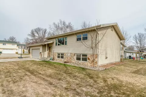 1527 E Omaha Dr, Bismarck, ND 58504 photo 31