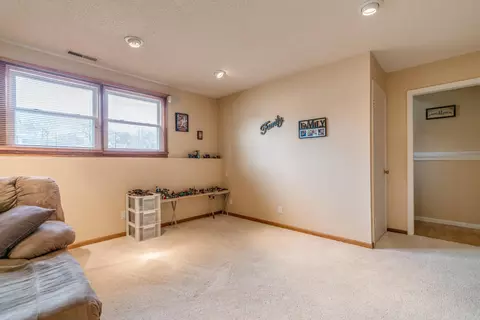 1527 E Omaha Dr, Bismarck, ND 58504 photo 29