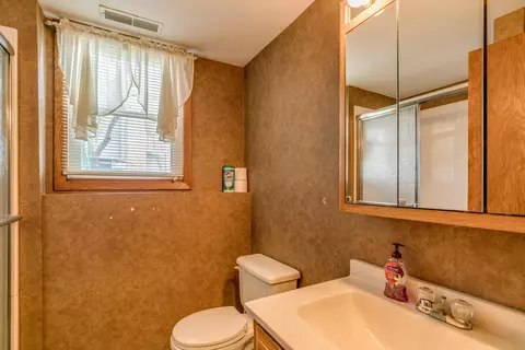 1527 E Omaha Dr, Bismarck, ND 58504 photo 23