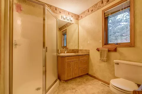 9546 Forest Dr, Bismarck, ND 58503 photo 15