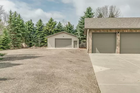 9546 Forest Dr, Bismarck, ND 58503 photo 6