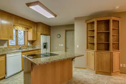 9546 Forest Dr, Bismarck, ND 58503 photo 7